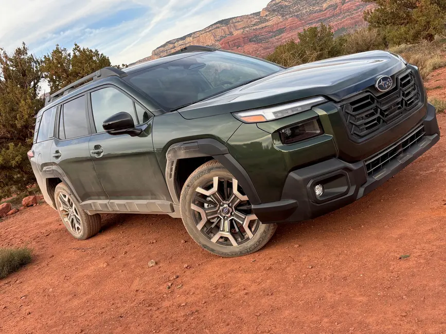 طراحی جدید سوبارو اوت‌بک ۲۰۲۶ فضای سرنشینان و بار را افزایش داده است.