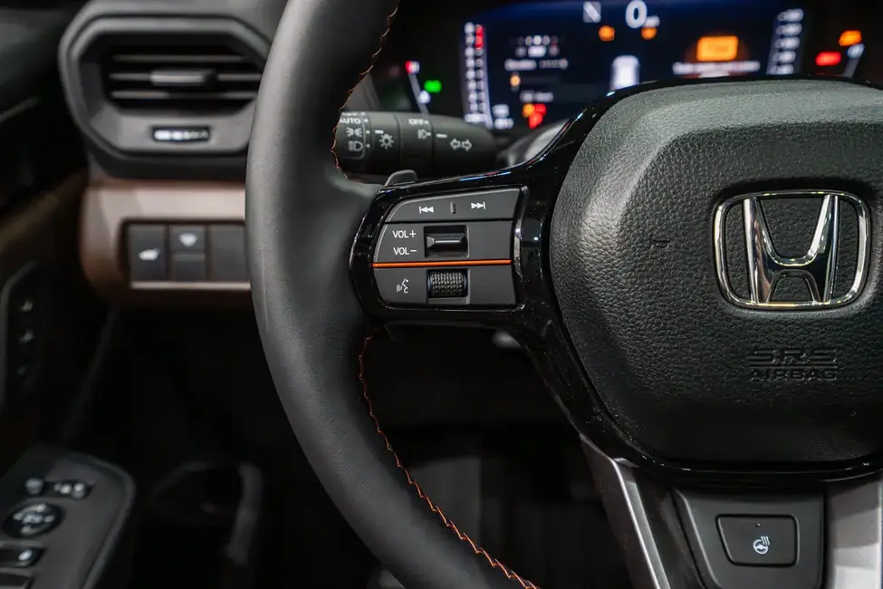 پایلوت هوندا ۲۰۲۶ - دکمههای فرمان داخلی 15