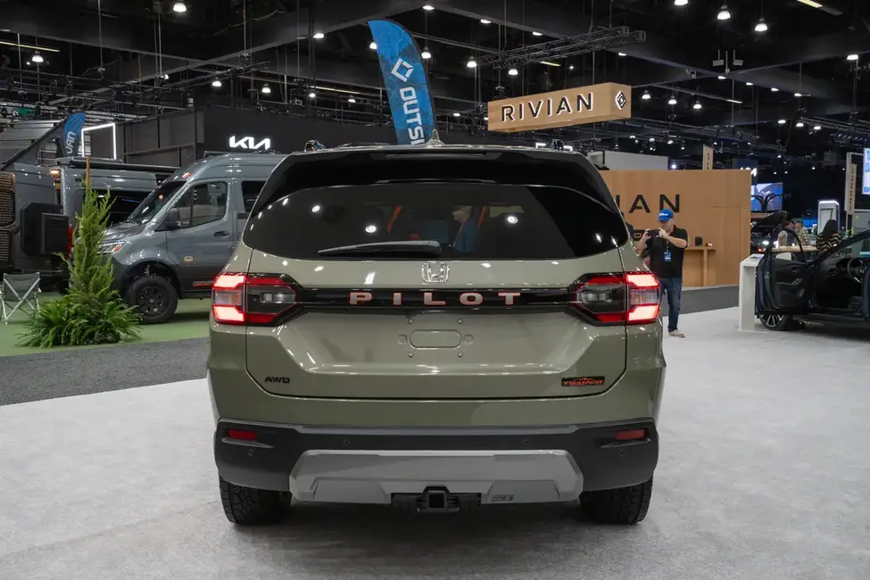 پایلوت هوندا ۲۰۲۶ - نمای پشت بیرونی 21