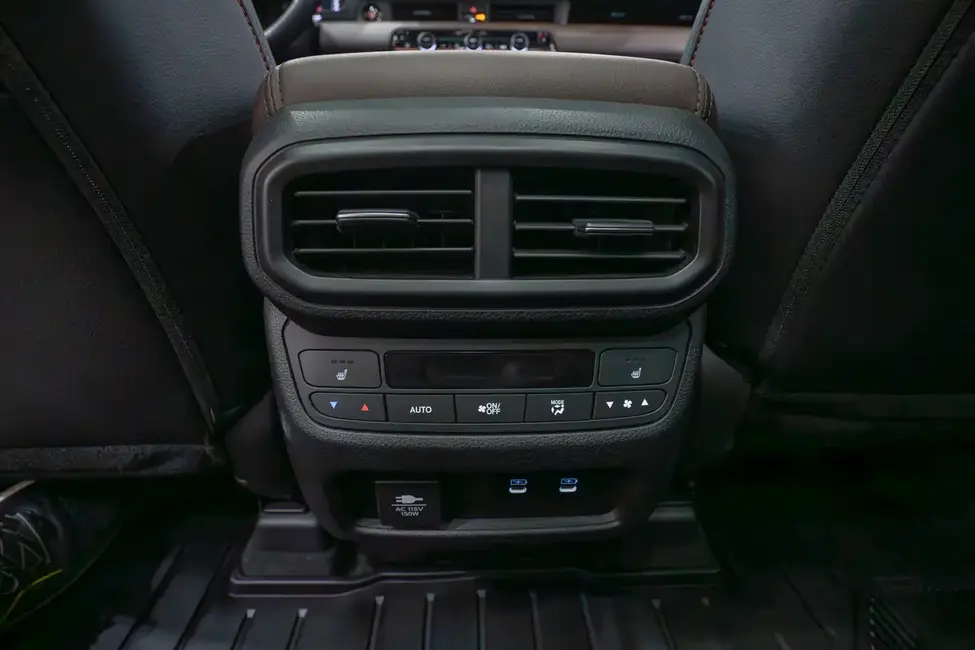 پایلوت هوندا ۲۰۲۶ - کنترل اقلیم ردیف دوم داخلی 08