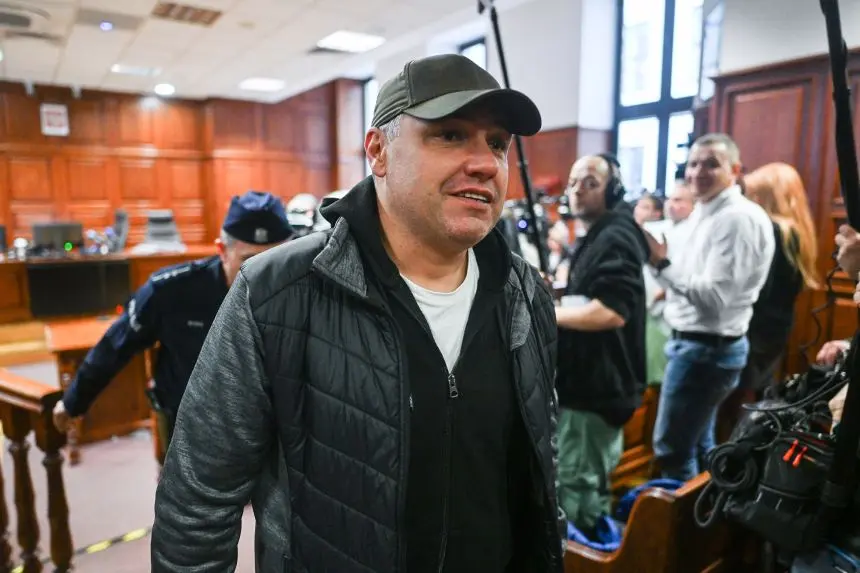 غواص اوکراینی ولودیمیر ژورافلو پس از اینکه قاضی درخواست استرداد او به آلمان را رد کرد و بازداشت پیشمحاکمهاش را در دادگاه منطقهای ورشو، لهستان، در ۱۷ اکتبر ۲۰۲۵ لغو کرد، از دادگاه آزاد شد.