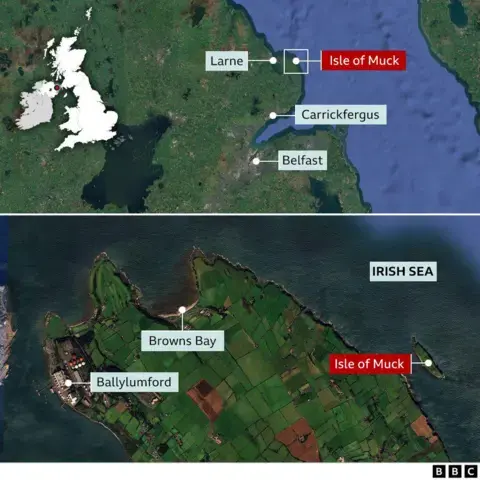 نقشهای که موقعیت جزیره ماک را در سواحل شرقی ایرلند شمالی، شرق لانر، خلیج براونز و بالیلومفورد و شمال کاریکفرگاس و بلفاست نشان میدهد