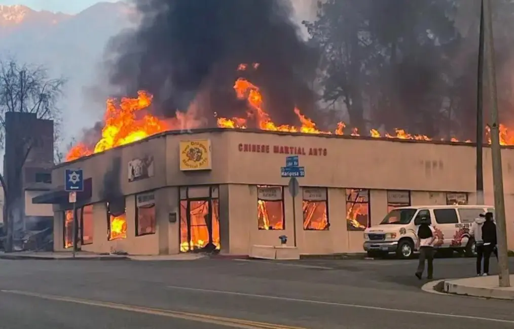 در ژانویه، آتشسوزی ایتن استودیو دو اژدها مارشل آرٹس را در خیابان لیک، آلتدنا نابود کرد.