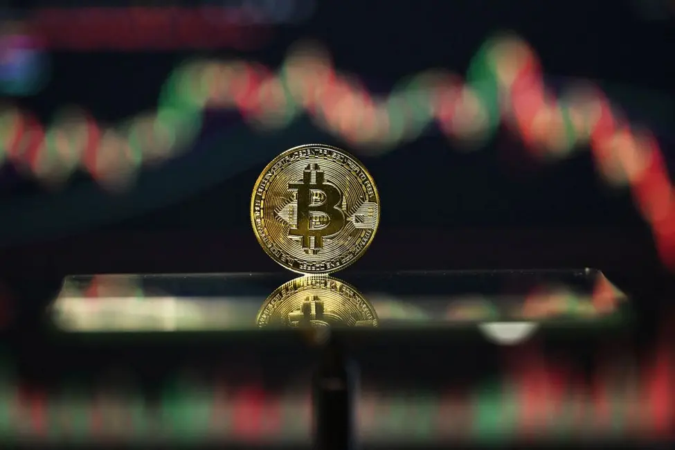 بیت‌کوین حدود ۳۰٪ از اوج خود در اوایل اکتبر کاهش یافته است.