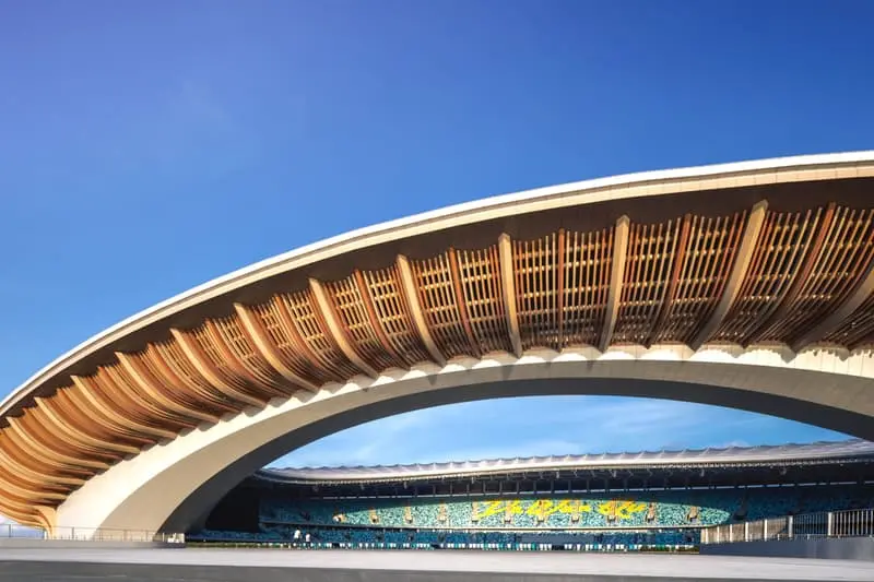 استادیوم و مرکز ورزشی کناری گوانگژو توسط معماران زها حیدد