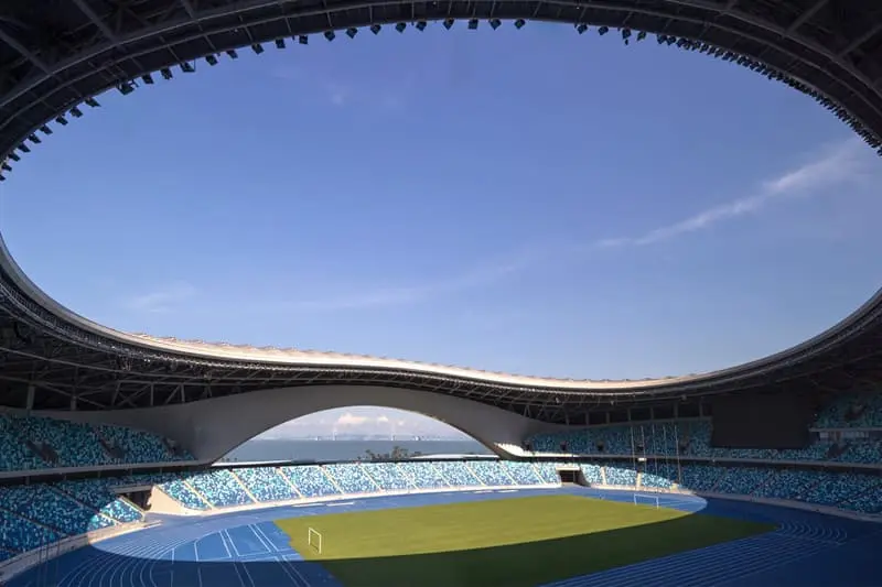 استادیوم و مرکز ورزشی کناری گوانگژو توسط معماران زها حیدد