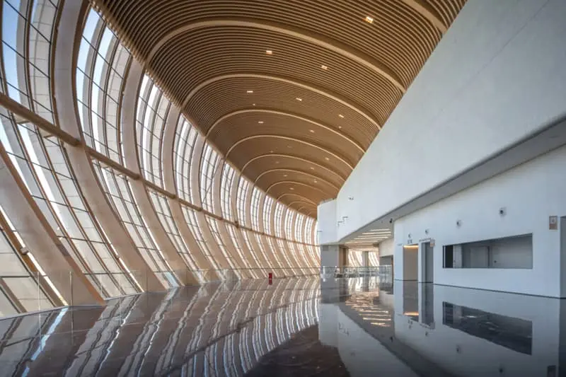 استادیوم و مرکز ورزشی کناری گوانگژو توسط معماران زها حیدد