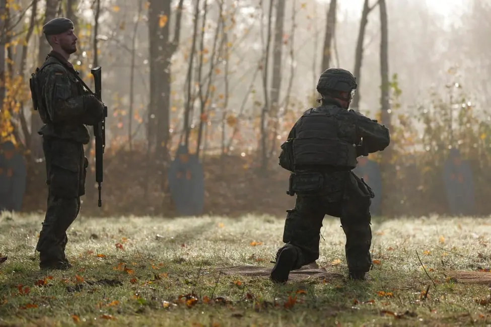 وزیر دفاع آلمان پیستوریوس در بازدید از گردان ۲ گارد خانگی در مونستر