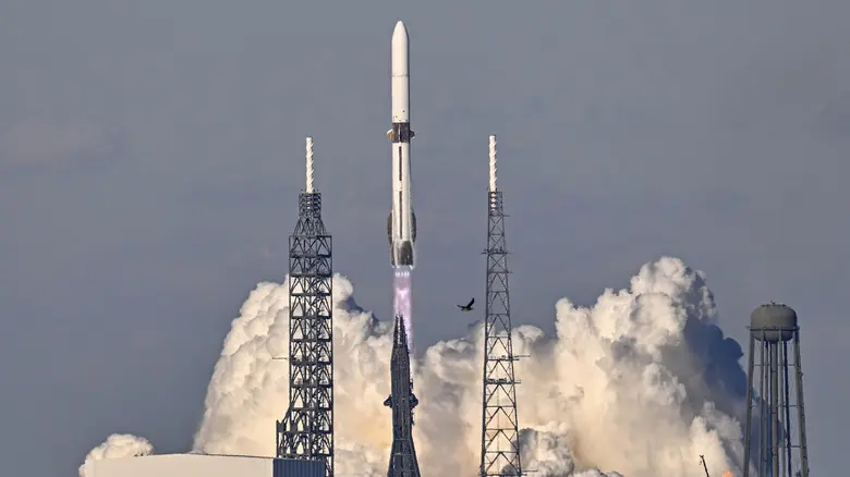 راکت New Glenn شرکت Blue Origin در اولین مأموریت عملیاتی‌اش پرتاب شد