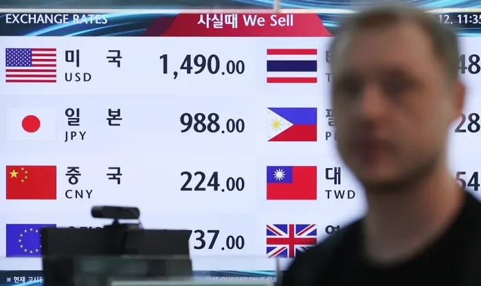 تابلوی نرخ ارز در سئول نشان می‌دهد که وون کره‌ای در تاریخ ۱۹ نوامبر ۲۰۲۵ نسبت به دلار همچنان در حال افت است