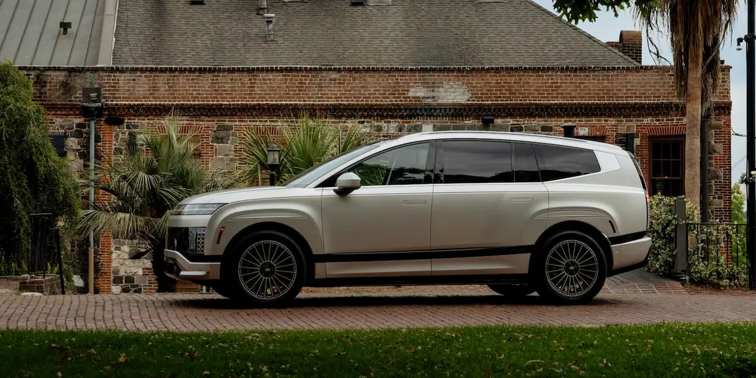 شاسی‌بلند برقی سه ردیفه هیوندای آیونیک ۹