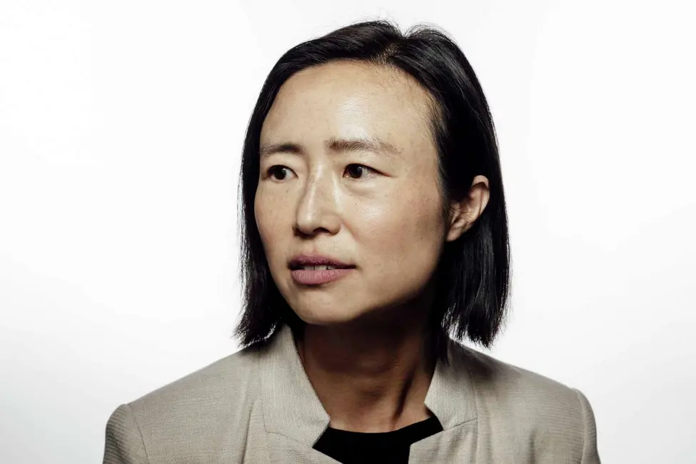 در ماه ژوئیه، کانی چان، عضو هیئت ناظران، تمدید یک اقدام موقت را برای محافظت از کسبوکارهای باسابقه در برابر جابجایی پیشنهاد کرد. طرح او با الزام کسبوکارهایی که به دنبال بیرون راندن مشاغل قدیمی (با بیش از ۳۰ سال سابقه) هستند به دریافت «مجوز بهرهبرداری مشروط» از شهرداری، بروکراسی اداری را افزایش میدهد.