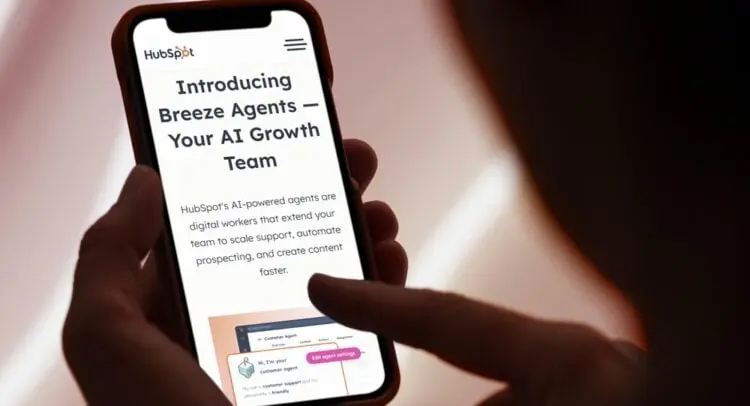 رکود سهام هاب‌اسپات (HUBS) در سه‌ماهه سوم؛ هوش مصنوعی ناجی کسب‌وکار این شرکت خواهد بود یا عامل شکست آن؟