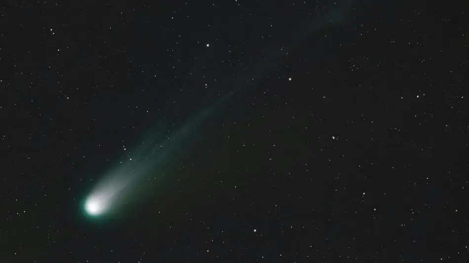 کمت جدید در حال عبور از زمین