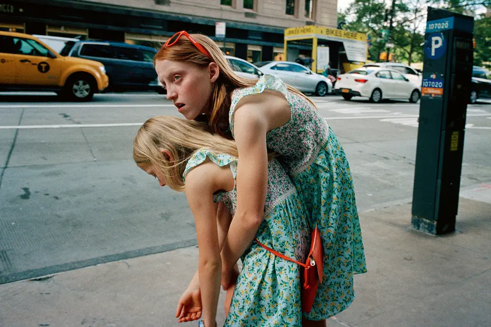 ‘این تابستان [۲۰۱۹] من در میانهٔ عشق ناخواسته، ارتباطات را قطع کردم و تمام انرژی پرسر و صدای خود را به قدم‌زدن‌های کاری هدایت کردم. دوره‌ای بسیار پربار’