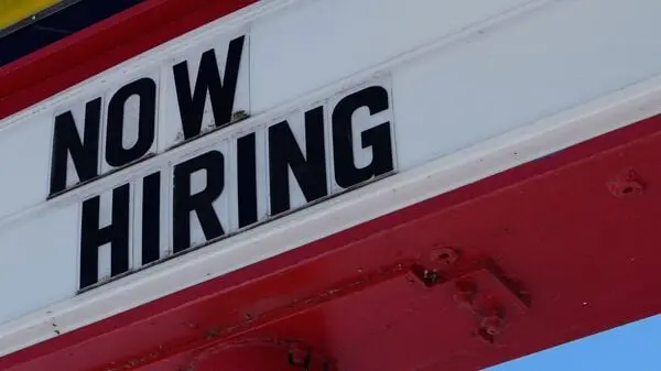 آمریکاییها که در سال ۲۰۲۵ با بازار کار دشوار مواجهاند، در سال آینده استراحتی نخواهند داشت آمریکاییها که در سال ۲۰۲۵ با بازار کار دشوار مواجهاند، در سال آینده استراحتی نخواهند داشت