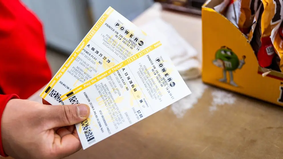 جکپات پاوربال به ۱٫۷ میلیارد دلار برای قرعهکشی شب کریسمس میرسد جکپات پاوربال به ۱٫۷ میلیارد دلار برای قرعهکشی شب کریسمس میرسد