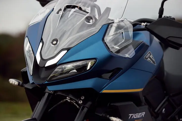 گالری نگاه اول مدل 2026 Triumph Tiger Sport 800 Tour