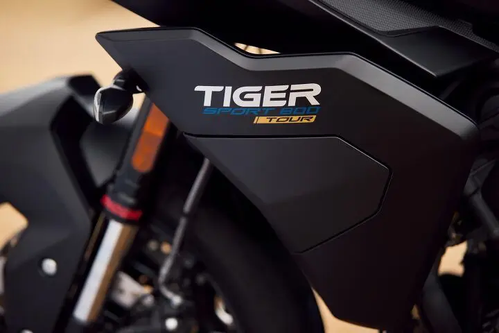 گالری نگاه اول مدل 2026 Triumph Tiger Sport 800 Tour