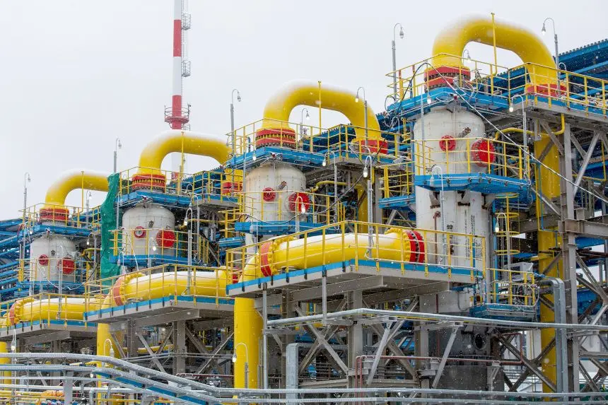 ایستگاه فشرده‌سازی گاز اسلاویانسکایا، شرکت گازپرم، در اوست‑لوگا، روسیه؛ تصویر ۲۸ ژانویه ۲۰۲۱