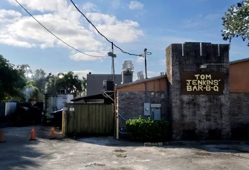 آیکون باربیکیو فورت لادردیل، Tom Jenkins’ Bar‑B‑Q، پس از ۳۶ سال در تاریخ ۲۱ دسامبر در حال بسته شدن است. (Mike Stocker/South Florida Sun Sentinel)